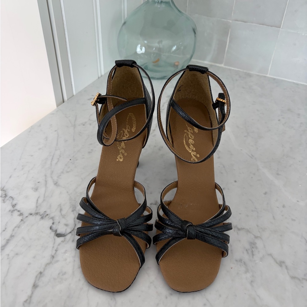 Ballroom Strappy Suede Sole NWT Capezio